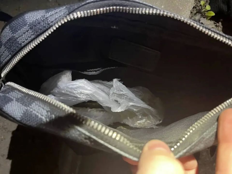 В Оренбурге полицейские задержали трех подозреваемых в вымогательстве наркотических средств В Оренбурге полицейские задержали трех подозреваемых в вымогательстве наркотических средств