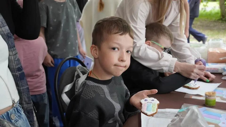 Дорогие оренбуржцы! Поздравляем с Международным Днём защиты детей Дорогие оренбуржцы! Поздравляем с Международным Днём защиты детей