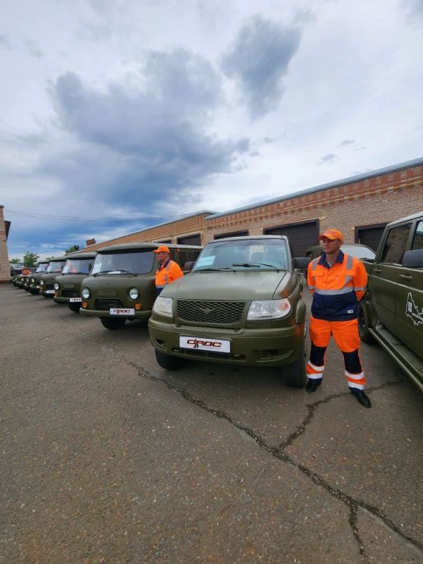 12 легковых автомобилей передали на СВО из Оренбурга 12 легковых автомобилей передали на СВО из Оренбурга