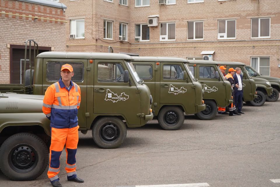 Оренбургские дорожники передали автомобили в помощь бойцам специальной военной операции Оренбургские дорожники передали автомобили в помощь бойцам специальной военной операции