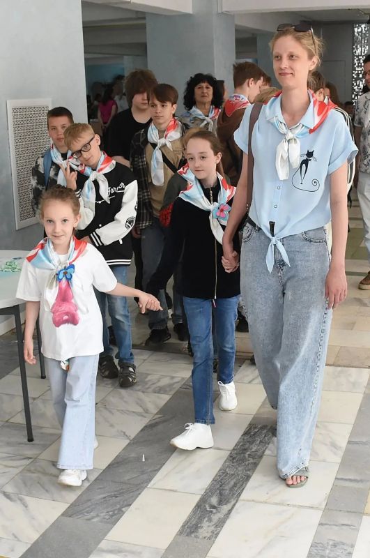 Дорогие оренбуржцы! Поздравляем с Международным Днём защиты детей Дорогие оренбуржцы! Поздравляем с Международным Днём защиты детей