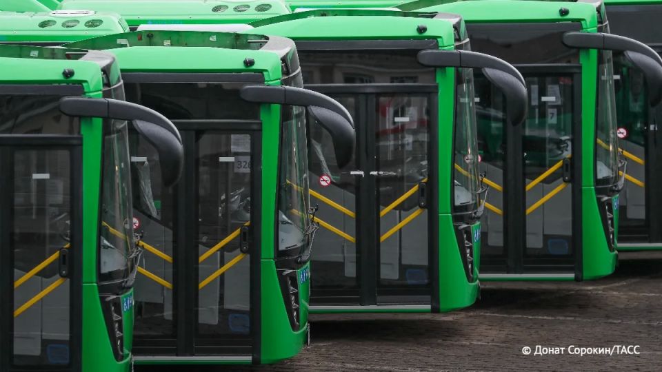 Парк общественного транспорта в Оренбуржье обновят на 86% к 2030 году вместо запланированных ранее 65%, сообщил губернатор Оренбургской области Евгений Солнцев в "Максе"