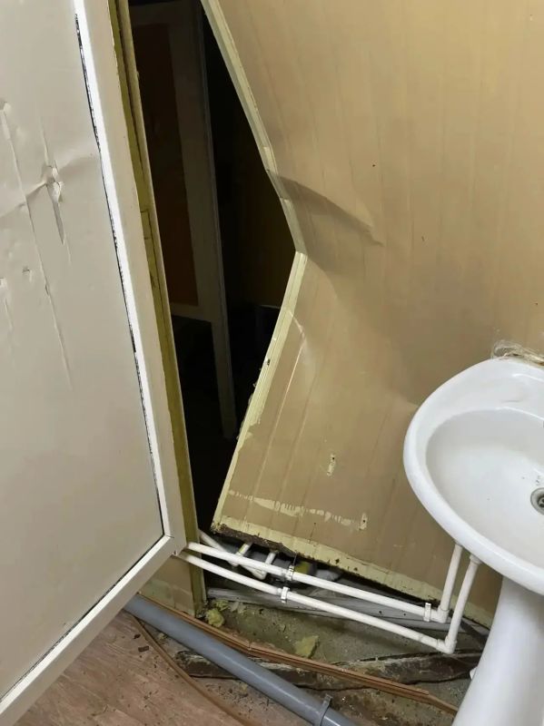 В Оренбурге вандалы разгромили модульный туалет на Красной площади