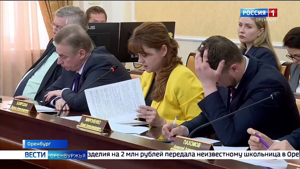 Закупка транспорта, новые авианаправления, выплаты и стипендии: итоги заседания правительства Оренбуржья