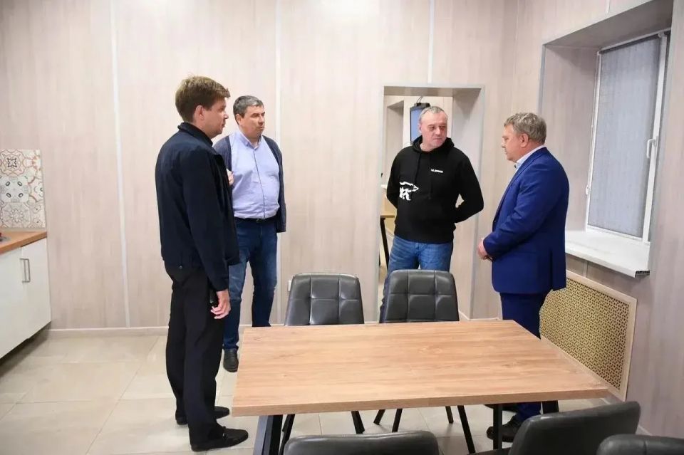 Альберт Юмадилов: Показал, как работает наше транспортное предприятие, депутату Госдумы, секретарю реготделения «Единой России» Олегу Димову Альберт Юмадилов: Показал, как работает наше транспортное предприятие, депутату Госдумы, секретарю реготделения «Единой России» Олегу Димову