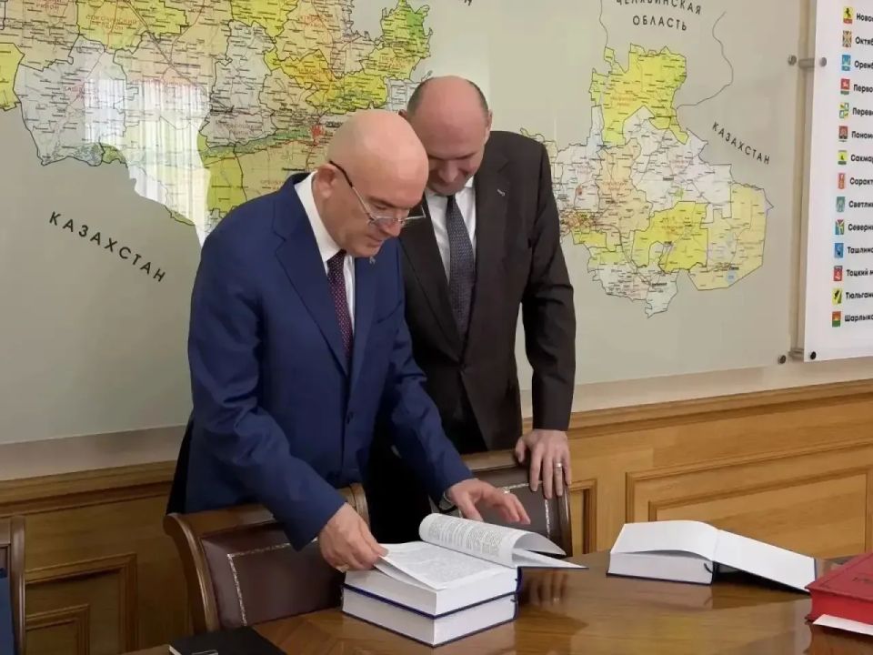 Заместитель руководителя Федерального казначейства Александр Михайлик в ходе рабочей поездки в г. Оренбург встретился с губернатором Оренбургской области Евгением Солнцевым Заместитель руководителя Федерального казначейства Александр Михайлик в ходе рабочей поездки в г. Оренбург встретился с губернатором Оренбургской области Евгением Солнцевым