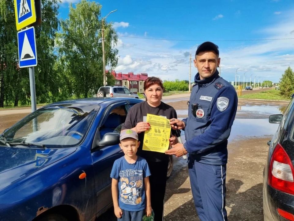 Обеспечить безопасность ребенка во время поездки в автомобиле – главная задача любого водителя Обеспечить безопасность ребенка во время поездки в автомобиле – главная задача любого водителя