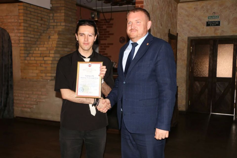 «Вы дарите людям помощь и надежду»: в Орске поздравили соцработников «Вы дарите людям помощь и надежду»: в Орске поздравили соцработников
