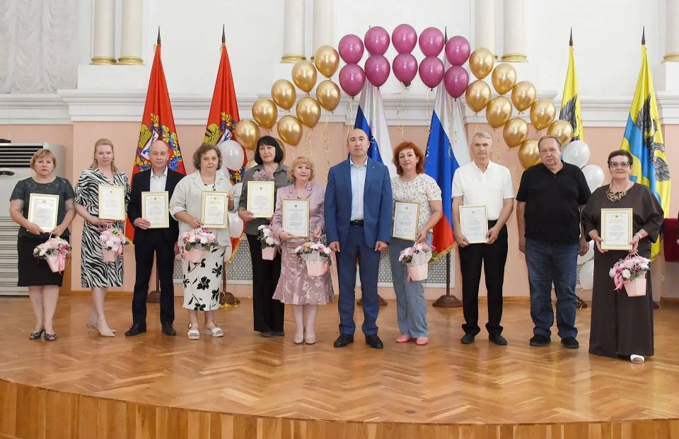 Тепло сердец: в Оренбурге чествовали работников социальной сферы Тепло сердец: в Оренбурге чествовали работников социальной сферы