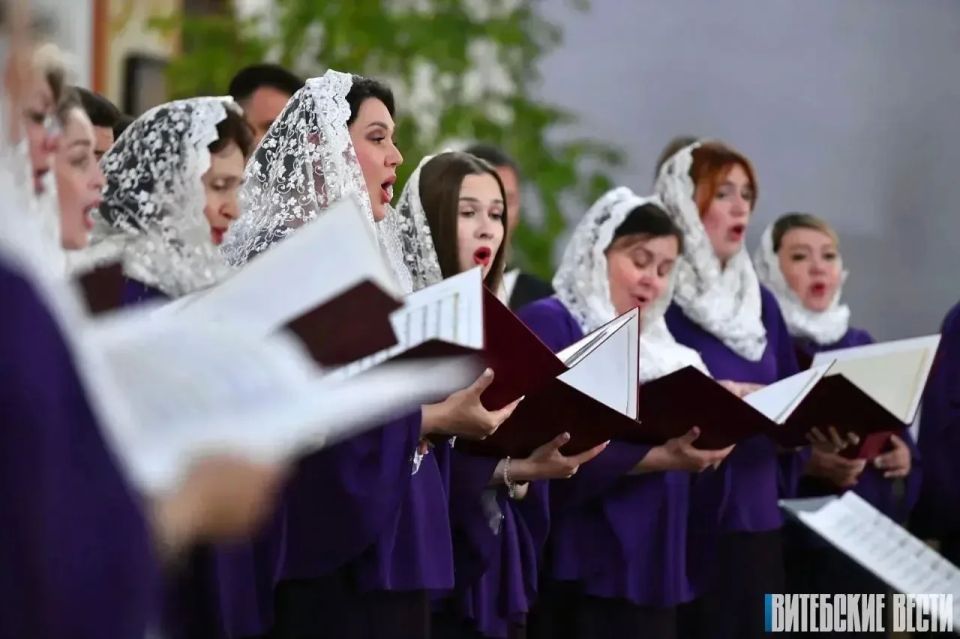 От Полоцка до Смоленска: гастроли Оренбургского камерного хора завершились триумфом От Полоцка до Смоленска: гастроли Оренбургского камерного хора завершились триумфом