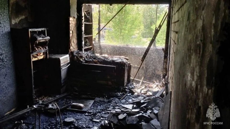 На пожаре в Ясном спасены 10 человек На пожаре в Ясном спасены 10 человек