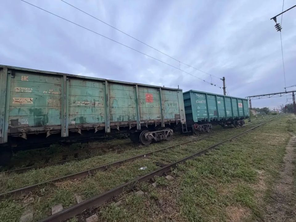 В Оренбурге сошли с рельсов два вагона с металлом