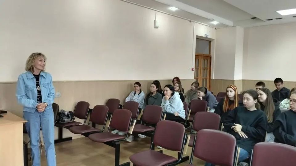 Сотрудники УНК регионального УМВД провели со студентами лекторий во Всероссийский день правовой помощи детям Сотрудники УНК регионального УМВД провели со студентами лекторий во Всероссийский день правовой помощи детям