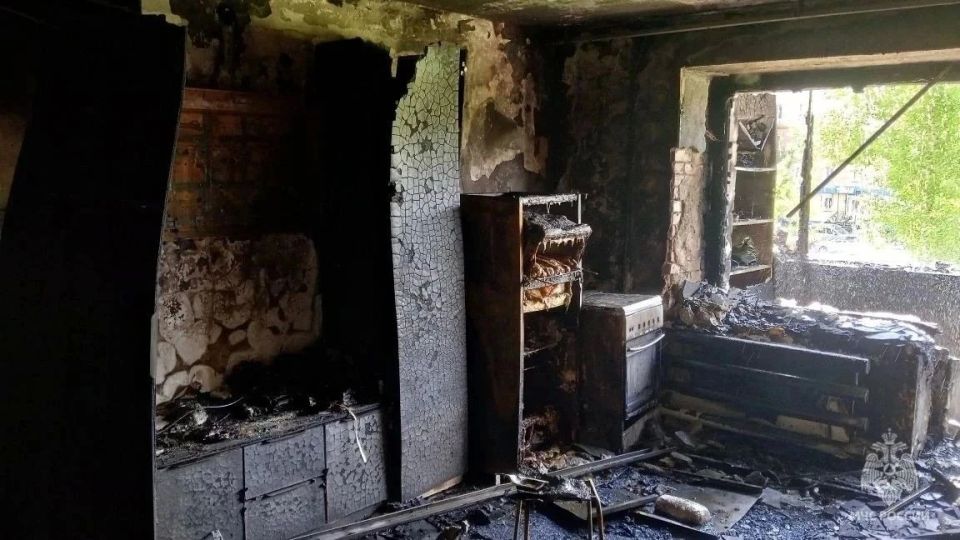 На пожаре в Ясном спасены 10 человек На пожаре в Ясном спасены 10 человек