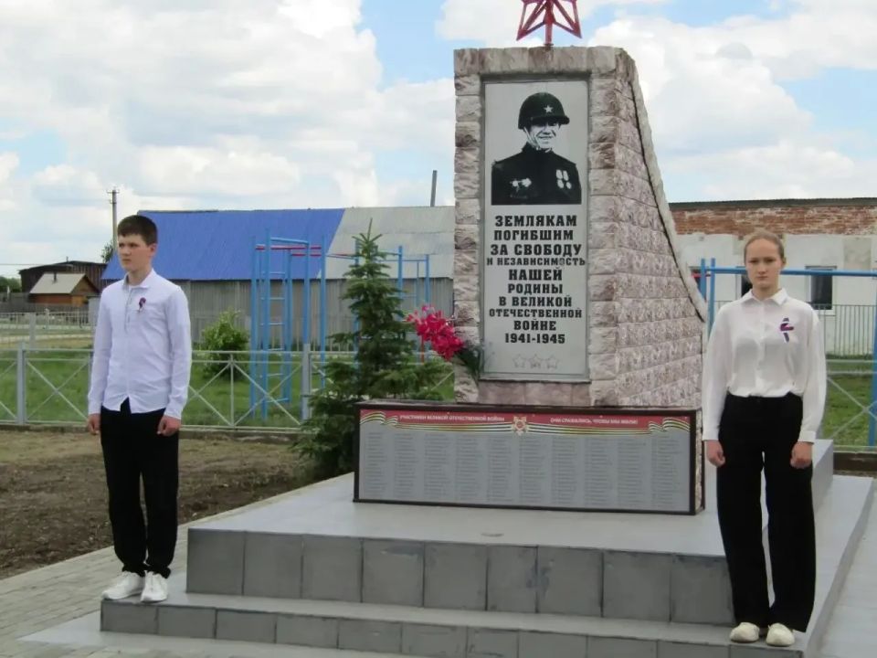 В селе Кировск Кваркенского района открыли мемориальные доски в честь участников СВО В селе Кировск Кваркенского района открыли мемориальные доски в честь участников СВО