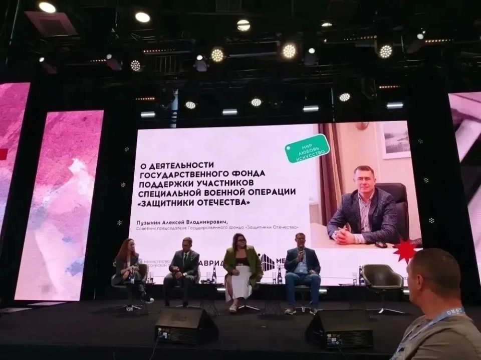 Сотрудники ДК «Молодежный» прокачали свои навыки на арт-кластере «Таврида» Сотрудники ДК «Молодежный» прокачали свои навыки на арт-кластере «Таврида»