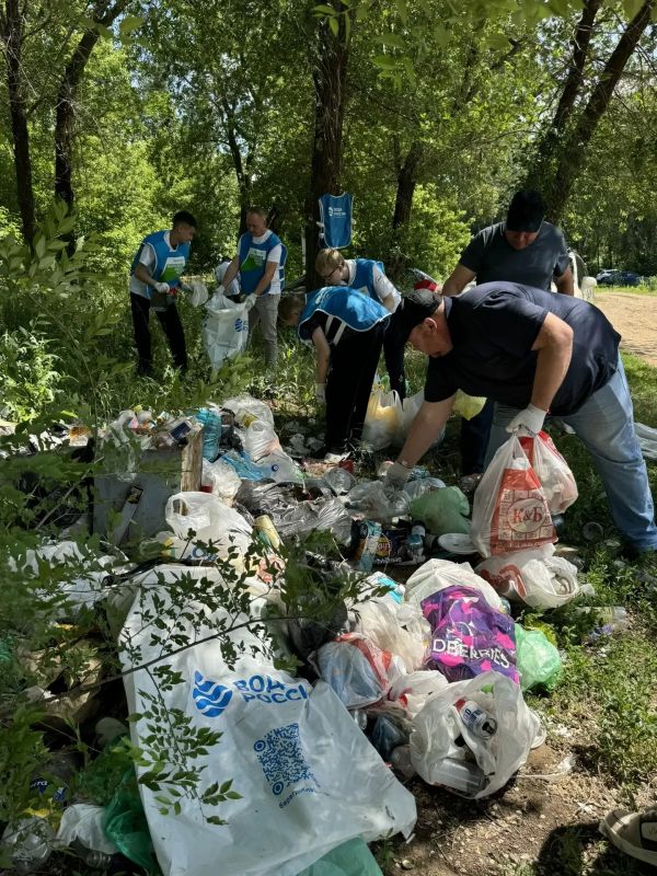 Оренбуржцы приняли участие в экологической акции «Чистый берег» Оренбуржцы приняли участие в экологической акции «Чистый берег»