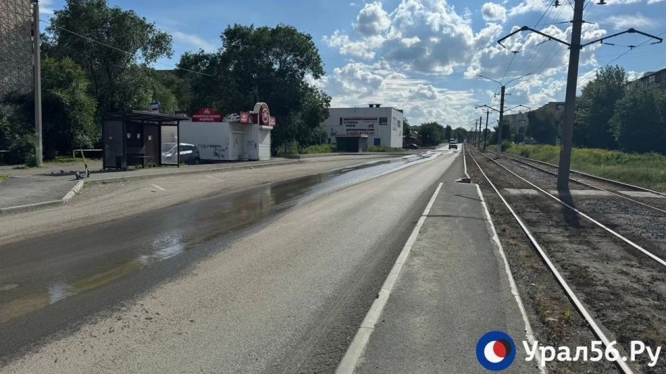 Починили, но не полностью: Коммунальную аварию на улице Гомельской в Орске не устранили спустя месяц — участок попрежнему затапливает водой Починили, но не полностью: Коммунальную аварию на улице Гомельской в Орске не устранили спустя месяц — участок попрежнему затапливает водой
