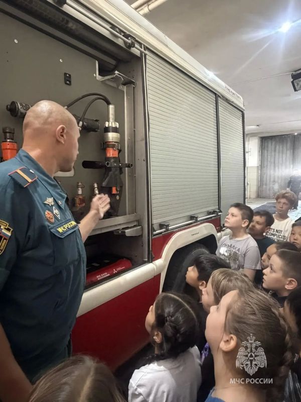 Ученики из дневного лагеря школы №1 Орска посетили 16 ПСЧ Ученики из дневного лагеря школы №1 Орска посетили 16 ПСЧ