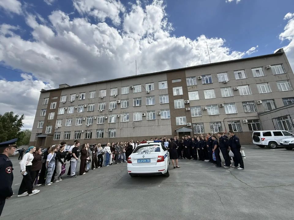 В Оренбуржье студенты колледжа познакомились с работой полицейских в местном отделении полиции В Оренбуржье студенты колледжа познакомились с работой полицейских в местном отделении полиции