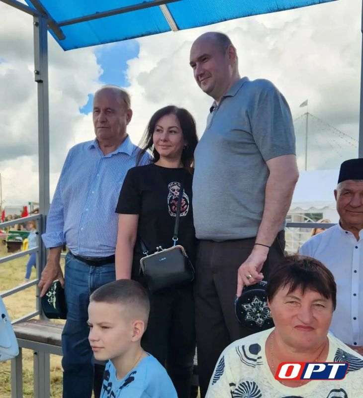 На Сабантуе гости праздника подходили к Евгению Солнцеву с одним и тем же желанием — сделать совместное фото на память На Сабантуе гости праздника подходили к Евгению Солнцеву с одним и тем же желанием — сделать совместное фото на память