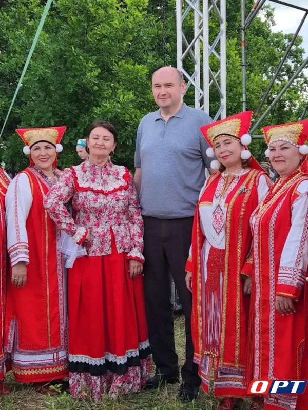 На Сабантуе гости праздника подходили к Евгению Солнцеву с одним и тем же желанием — сделать совместное фото на память На Сабантуе гости праздника подходили к Евгению Солнцеву с одним и тем же желанием — сделать совместное фото на память