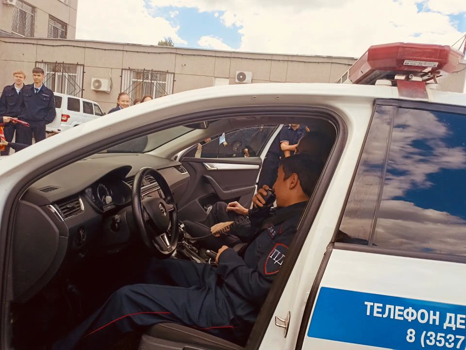 В Оренбуржье студенты колледжа познакомились с работой полицейских в местном отделении полиции В Оренбуржье студенты колледжа познакомились с работой полицейских в местном отделении полиции