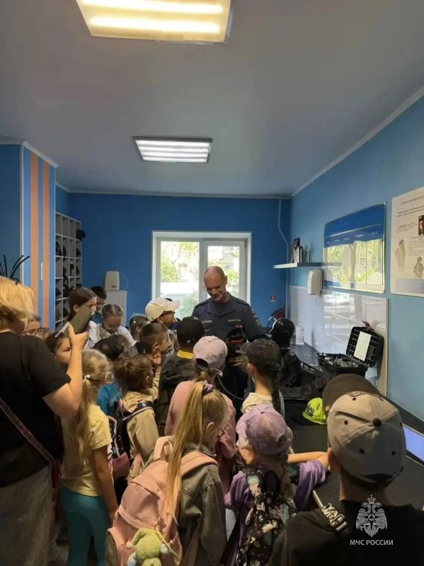 В 3 ПСЧ прошла экскурсия для воспитанников МАУ ДО «Центр детского творчества» в Оренбурге В 3 ПСЧ прошла экскурсия для воспитанников МАУ ДО «Центр детского творчества» в Оренбурге