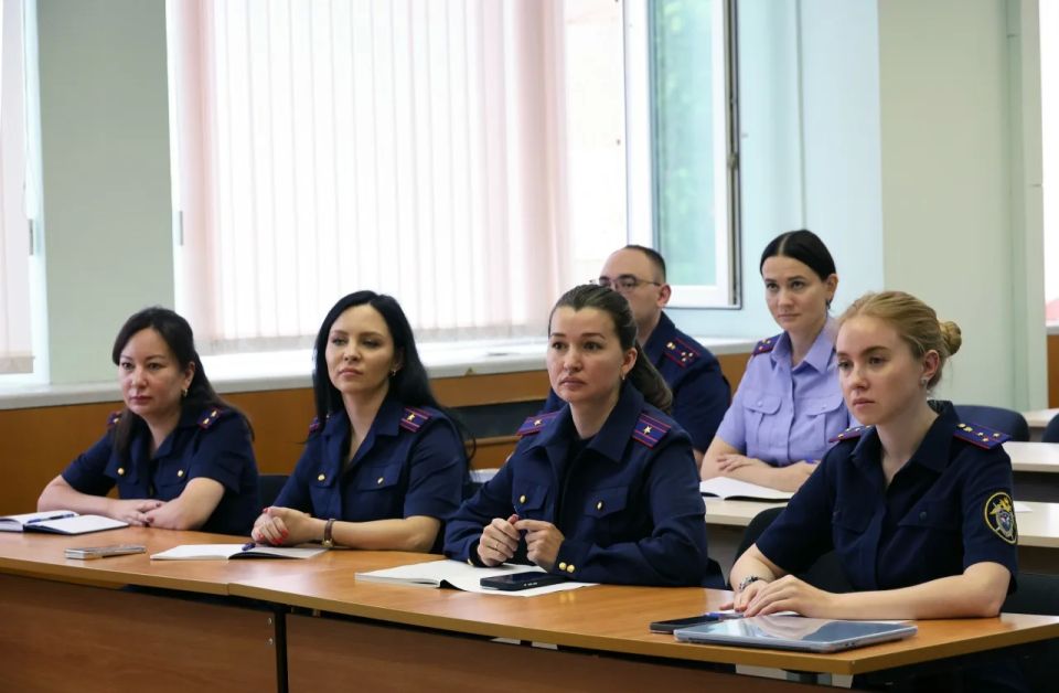 В Московской академии Следственного комитета имени А.Я. Сухарева впервые стартовал курс повышения квалификации для сотрудников региональных представительств Информационного центра, ответственных за взаимодействие с... В Московской академии Следственного комитета имени А.Я. Сухарева впервые стартовал курс повышения квалификации для сотрудников региональных представительств Информационного центра, ответственных за взаимодействие с...