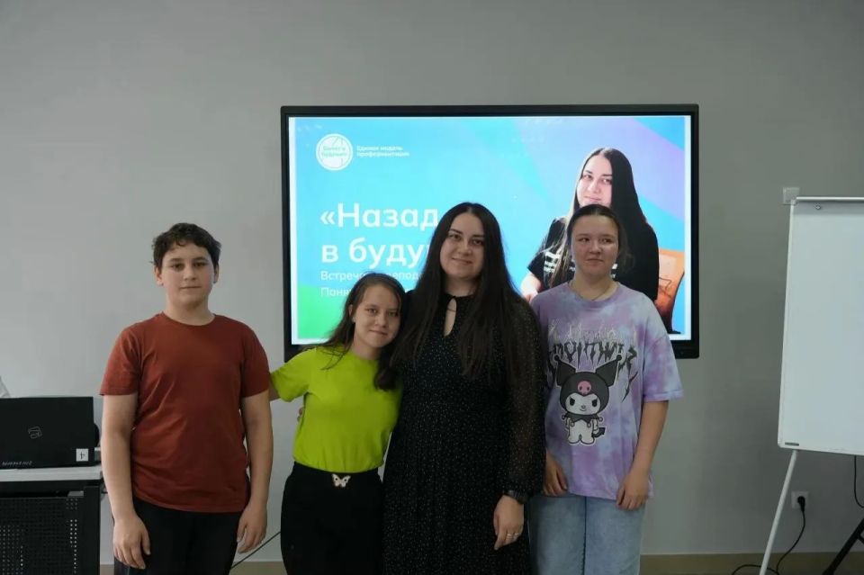 «Назад в будущее»: школьники Оренбуржья познакомились с эволюцией строительной отрасли «Назад в будущее»: школьники Оренбуржья познакомились с эволюцией строительной отрасли