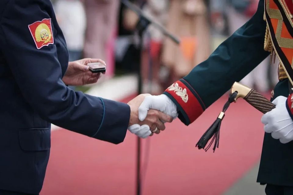 От героев былых времен. Полтора века истории Первого Президентского кадетского училища в России В День России,12 июня, в первом в стране Оренбургском Президентском кадетском училище состоялась церемония прощания со знаменем... От героев былых времен. Полтора века истории Первого Президентского кадетского училища в России В День России,12 июня, в первом в стране Оренбургском Президентском кадетском училище состоялась церемония прощания со знаменем...