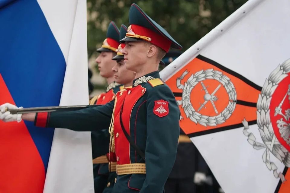 От героев былых времен. Полтора века истории Первого Президентского кадетского училища в России В День России,12 июня, в первом в стране Оренбургском Президентском кадетском училище состоялась церемония прощания со знаменем... От героев былых времен. Полтора века истории Первого Президентского кадетского училища в России В День России,12 июня, в первом в стране Оренбургском Президентском кадетском училище состоялась церемония прощания со знаменем...