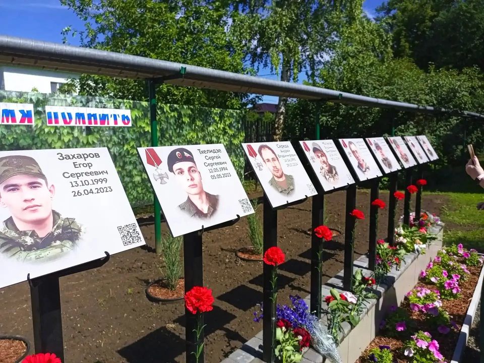 В Ташлинском районе открыли Аллею Памяти в честь погибших бойцов СВО В Ташлинском районе открыли Аллею Памяти в честь погибших бойцов СВО