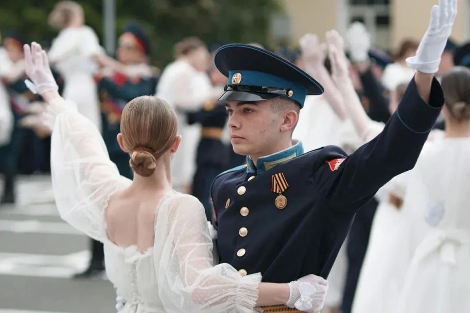 От героев былых времен. Полтора века истории Первого Президентского кадетского училища в России В День России,12 июня, в первом в стране Оренбургском Президентском кадетском училище состоялась церемония прощания со знаменем... От героев былых времен. Полтора века истории Первого Президентского кадетского училища в России В День России,12 июня, в первом в стране Оренбургском Президентском кадетском училище состоялась церемония прощания со знаменем...
