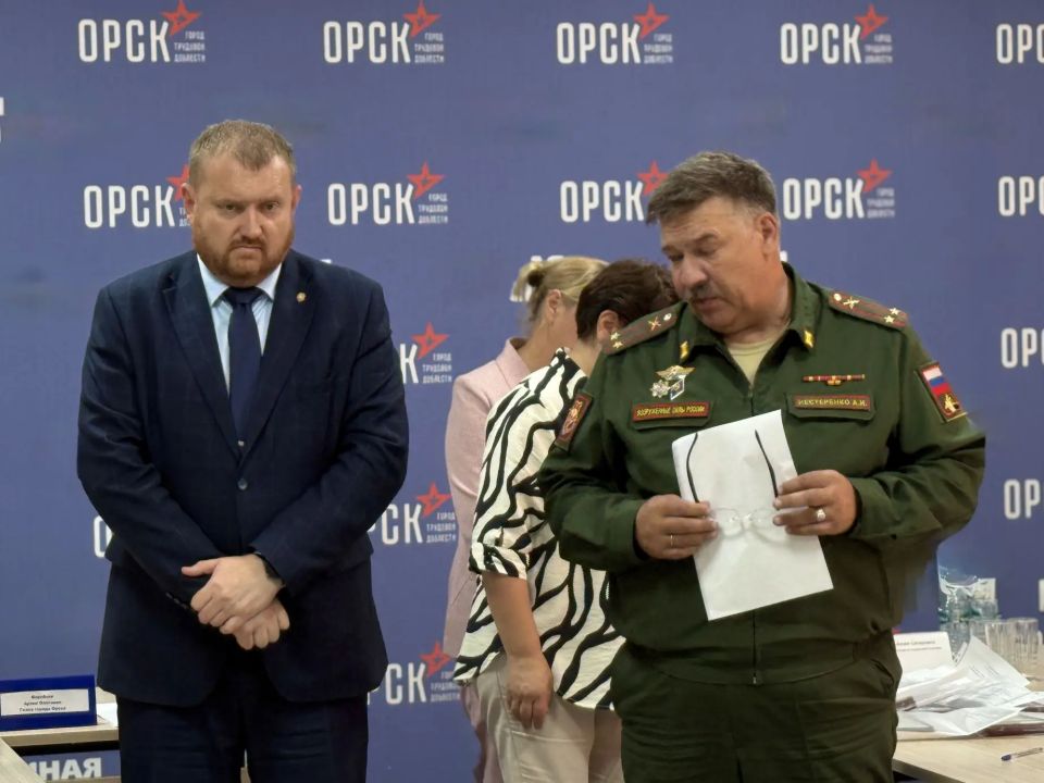 В Орске родственникам погибших участников СВО передали государственные награды В Орске родственникам погибших участников СВО передали государственные награды