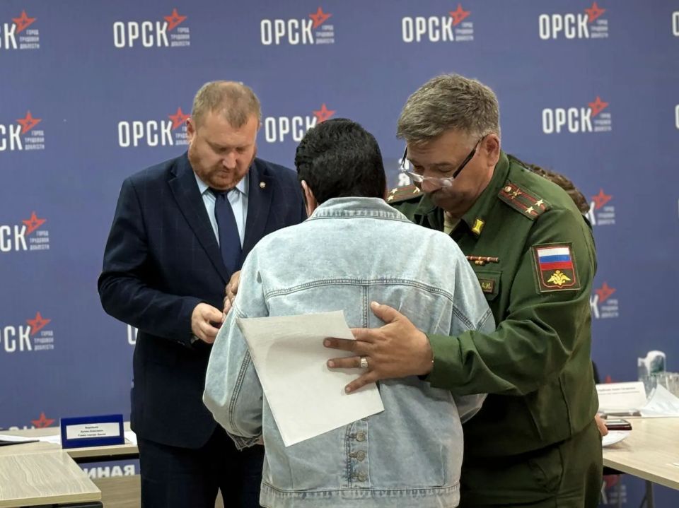 В Орске родственникам погибших участников СВО передали государственные награды В Орске родственникам погибших участников СВО передали государственные награды