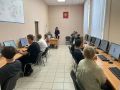 Сотрудники Госавтоинспекции Бузулука провели беседу с будущими водителями, пришедшими на теоретический экзамен