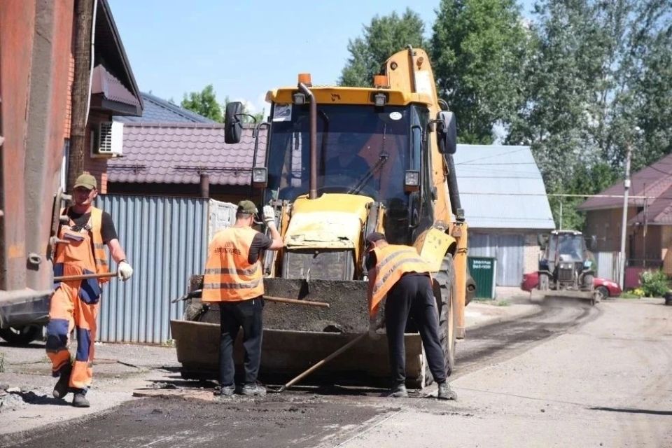 В Оренбурге активно ведутся дорожные работы В Оренбурге активно ведутся дорожные работы
