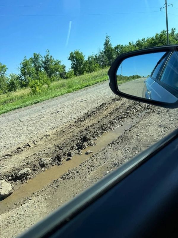 «Ехать невозможно, разбить стекло на раз-два»: Между поселком Степной и селом Ташла разбитая дорога «Ехать невозможно, разбить стекло на раз-два»: Между поселком Степной и селом Ташла разбитая дорога
