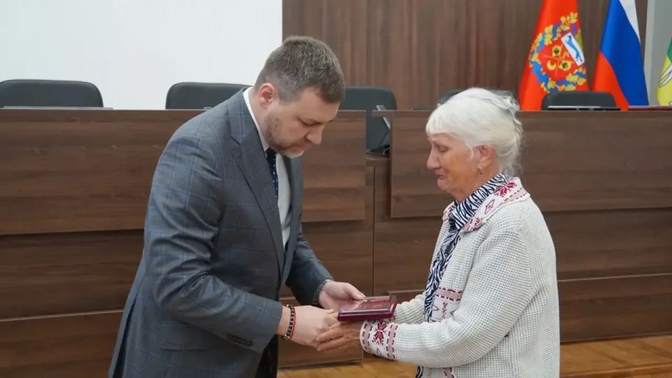 В Бузулке родным погибших бойцов СВО передали госнаграды В Бузулке родным погибших бойцов СВО передали госнаграды