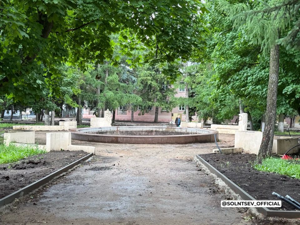 Евгений Солнцев: В Бугуруслане проверил ход работ реконструкции городского сквера и Аллеи Славы на ул. Коммунистической Евгений Солнцев: В Бугуруслане проверил ход работ реконструкции городского сквера и Аллеи Славы на ул. Коммунистической