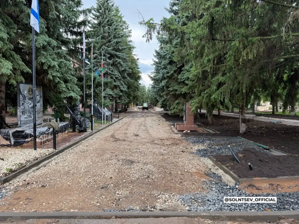 В Бугуруслане идет реконструкция городского сквера и Аллеи Славы В Бугуруслане идет реконструкция городского сквера и Аллеи Славы