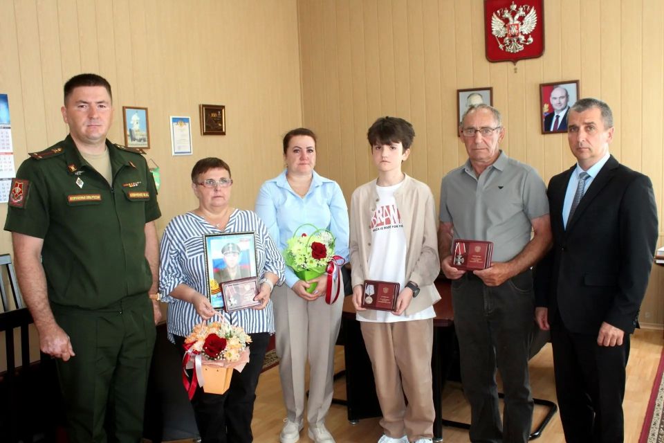 В Адамовке семьям погибших бойцов СВО передали госнаграды