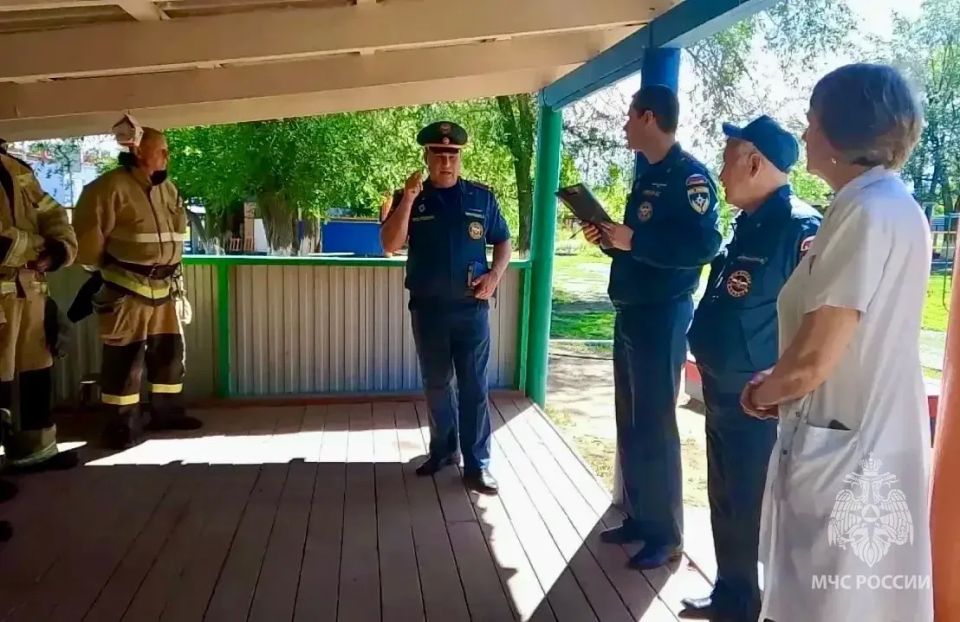 В детском саду «Солнышко» поселка Домбаровский прошли пожарно-тренировочные учения В детском саду «Солнышко» поселка Домбаровский прошли пожарно-тренировочные учения