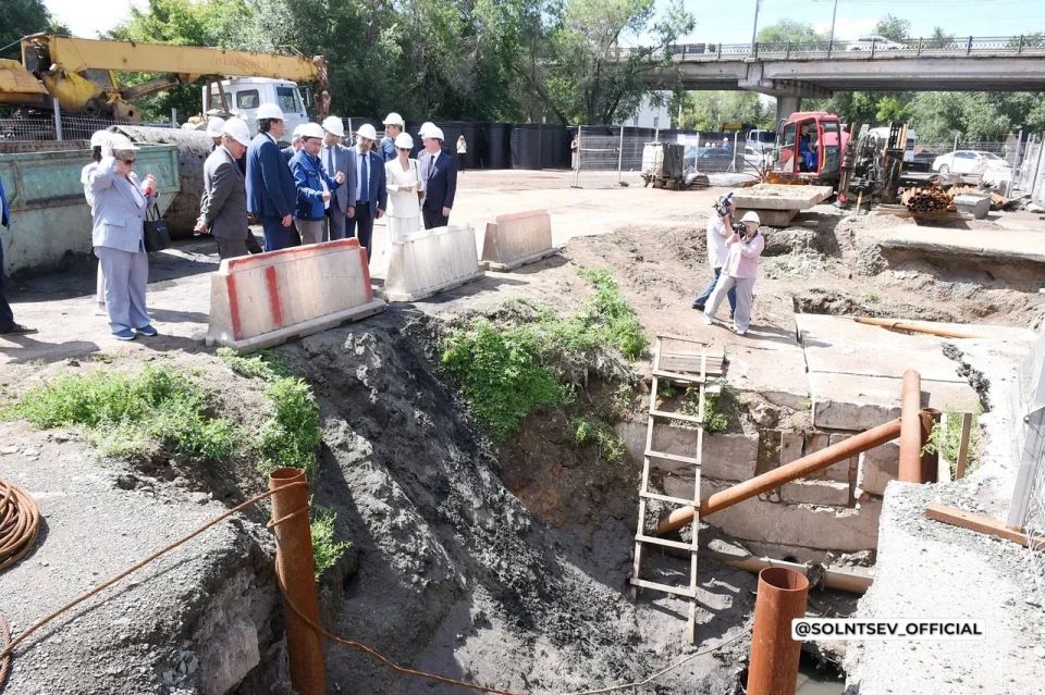 Евгений Солнцев: Сегодня в Оренбуржье с рабочей поездкой находятся сенаторы Совета Федерации РФ во главе с председателем Комитета по федеративному устройству, региональной политике, местному самоуправлению и делам Севера... Евгений Солнцев: Сегодня в Оренбуржье с рабочей поездкой находятся сенаторы Совета Федерации РФ во главе с председателем Комитета по федеративному устройству, региональной политике, местному самоуправлению и делам Севера...