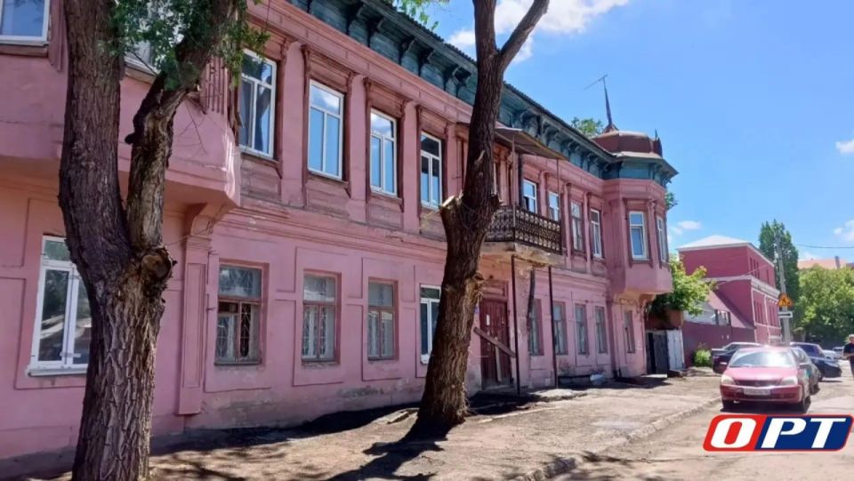 Директор ДОМ. РФ Анатолий Азизов и заместитель министра Минстрой Юрий Гордеев в составе делегации Совета Федерации посетили три объекта культурного наследия: особняк Д.М. Бутом, Торговый дом и дом купца В.Е. Калашникова Директор ДОМ. РФ Анатолий Азизов и заместитель министра Минстрой Юрий Гордеев в составе делегации Совета Федерации посетили три объекта культурного наследия: особняк Д.М. Бутом, Торговый дом и дом купца В.Е. Калашникова