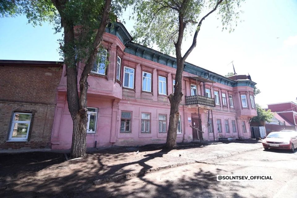 Евгений Солнцев: Сегодня в Оренбуржье с рабочей поездкой находятся сенаторы Совета Федерации РФ во главе с председателем Комитета по федеративному устройству, региональной политике, местному самоуправлению и делам Севера... Евгений Солнцев: Сегодня в Оренбуржье с рабочей поездкой находятся сенаторы Совета Федерации РФ во главе с председателем Комитета по федеративному устройству, региональной политике, местному самоуправлению и делам Севера...