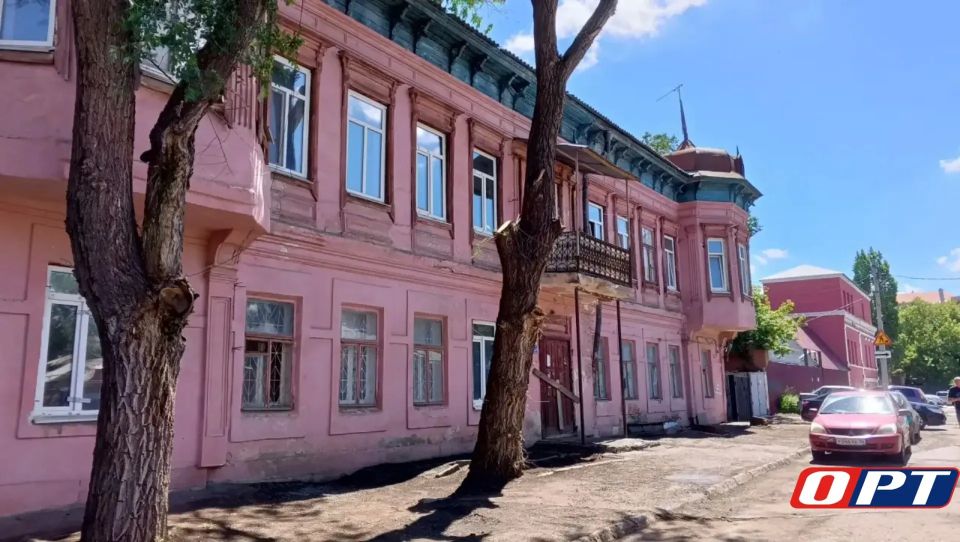 Директор ДОМ. РФ Анатолий Азизов и заместитель министра Минстрой Юрий Гордеев в составе делегации Совета Федерации посетили три объекта культурного наследия: особняк Д.М. Бутом, Торговый дом и дом купца В.Е. Калашникова Директор ДОМ. РФ Анатолий Азизов и заместитель министра Минстрой Юрий Гордеев в составе делегации Совета Федерации посетили три объекта культурного наследия: особняк Д.М. Бутом, Торговый дом и дом купца В.Е. Калашникова