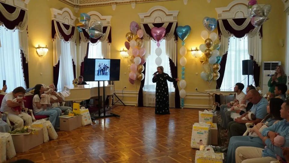 Счастье в двойном размере: в Оренбурге прошел праздник близнецов Счастье в двойном размере: в Оренбурге прошел праздник близнецов