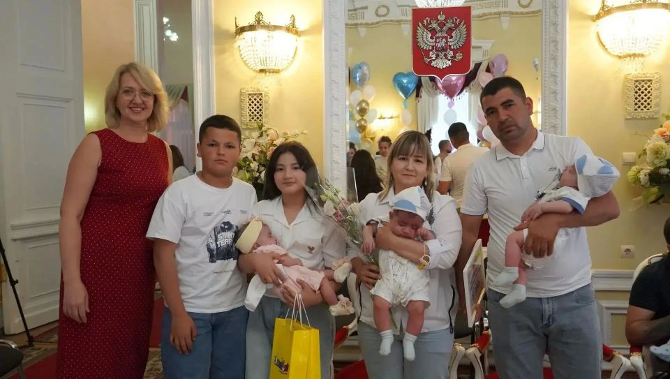 Счастье в двойном размере: в Оренбурге прошел праздник близнецов Счастье в двойном размере: в Оренбурге прошел праздник близнецов